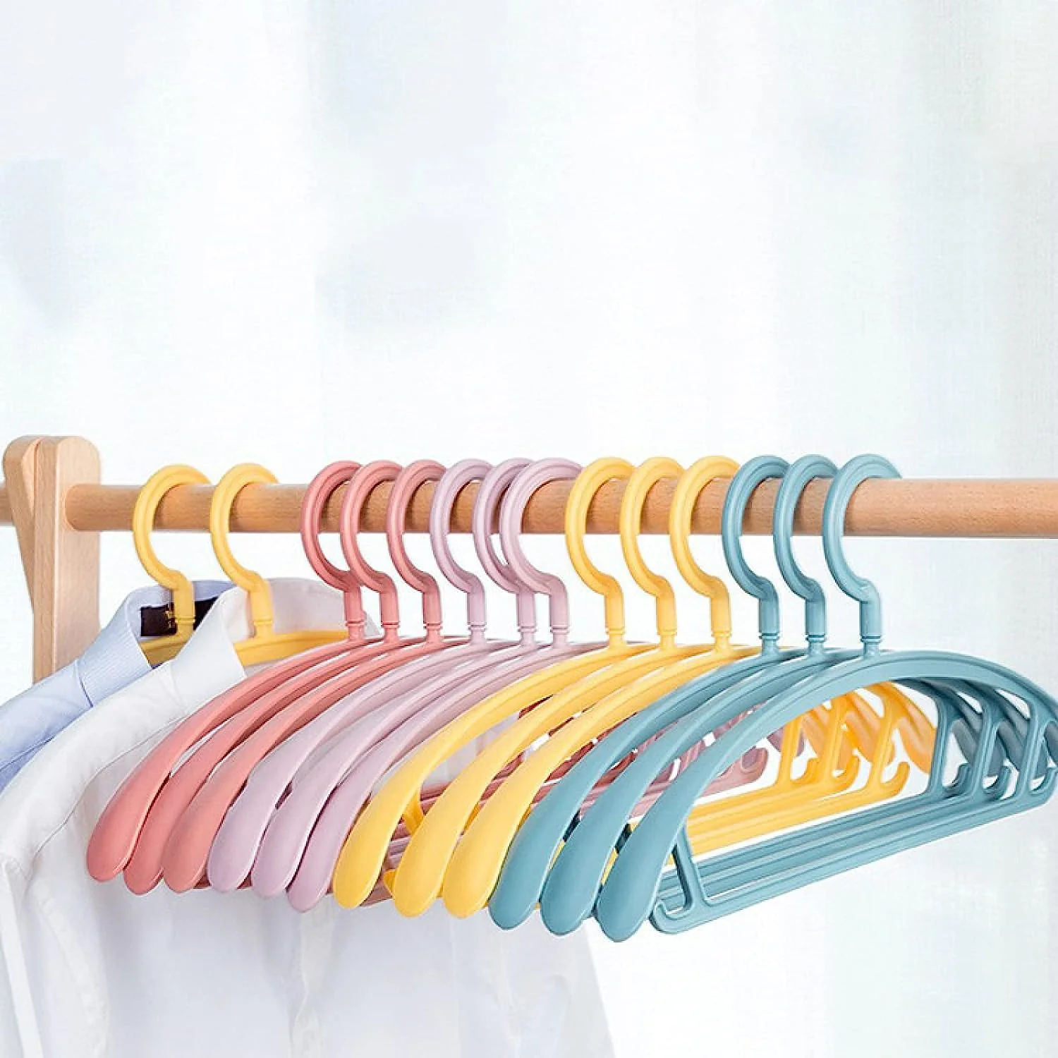 Plastic Clothes Hangers, Slim & Durable Space-Saving Hangers (10 Pack) - Image 4