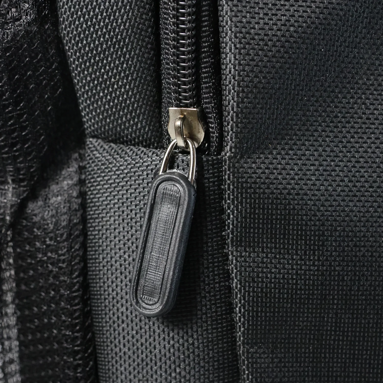 Lightweight Water-Resistant Laptop Bag with Pockets & Adjustable Strap - Image 7