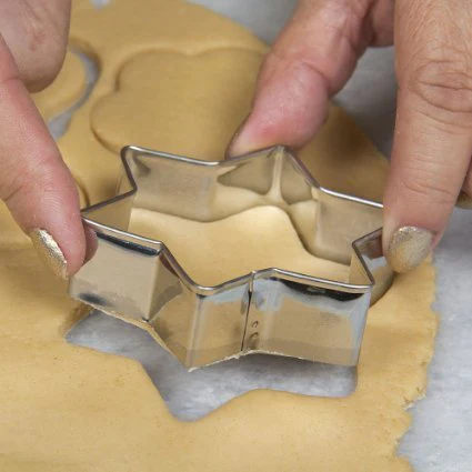 Stainless Steel Cookie Cutter Set – Heart, Round, Star & Flower Shapes (12 Pcs) - Image 3