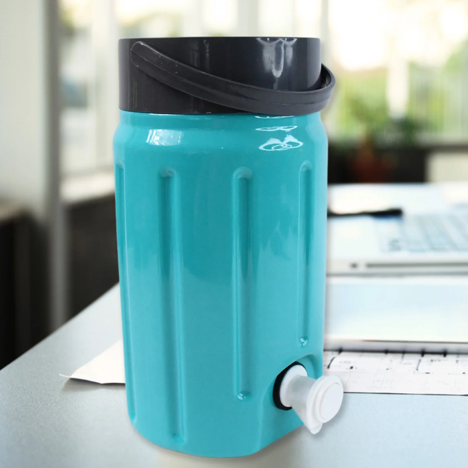 Insulated Water Jug with Tap Leakproof, Travel Cooler (2.5 Ltr) - Image 7