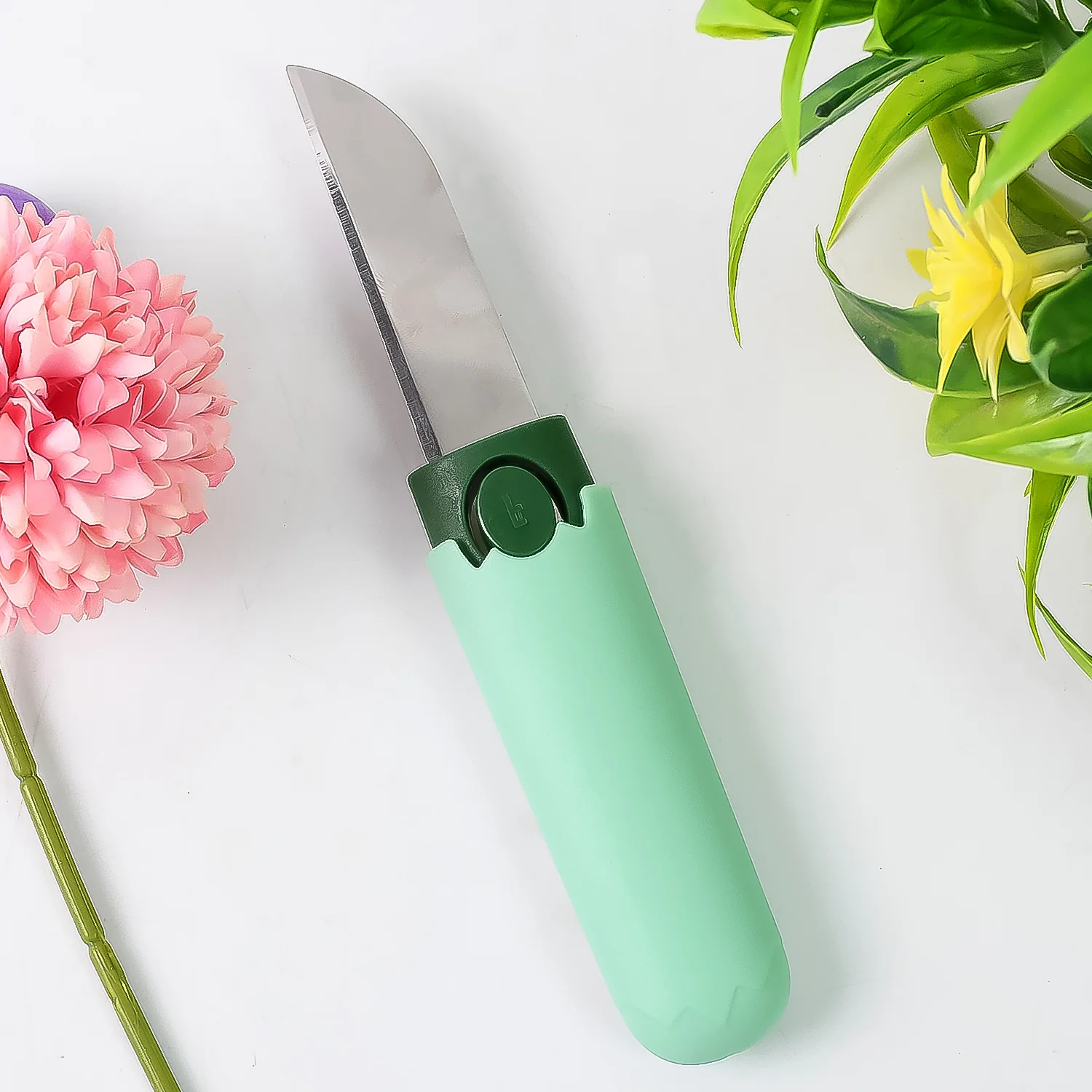 2-in-1 Multifunctional Knife & Sawtooth Peeler for Fruits and Vegetables - Image 8