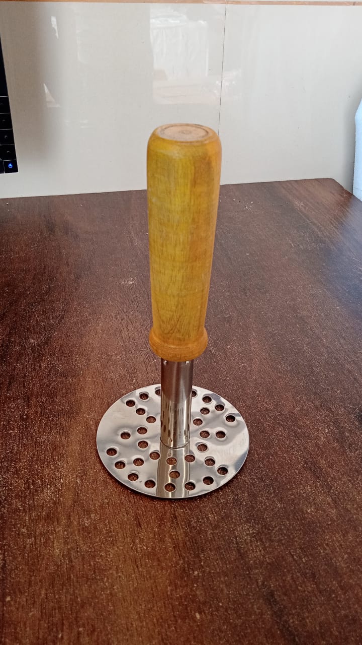 Stainless Steel Potato Masher / Pav Bhaji Masher with Wooden Handle (1 Pc) - Image 7