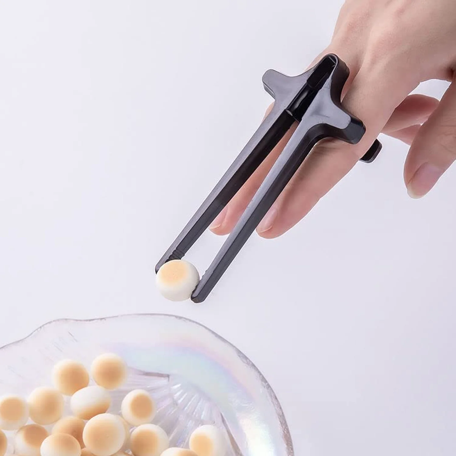 Plastic Finger Chopsticks for Gamers, Snack Clips (1 Pc) - Image 3
