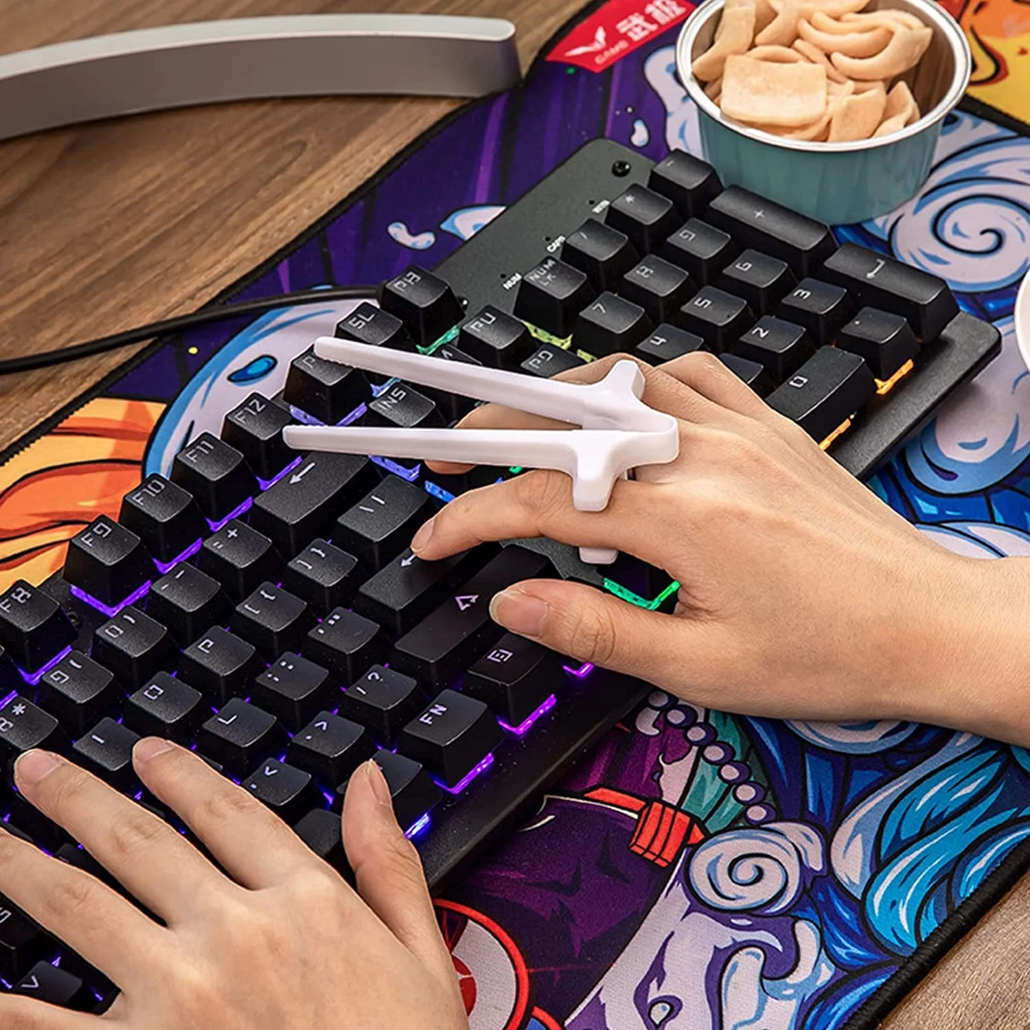 Plastic Finger Chopsticks for Gamers, Snack Clips (1 Pc) - Image 6