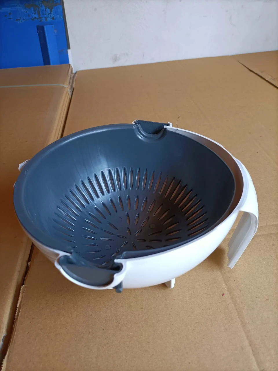 Multi-Functional Washing Fruits and Vegetables Bowl & Strainer with Handle - Image 7