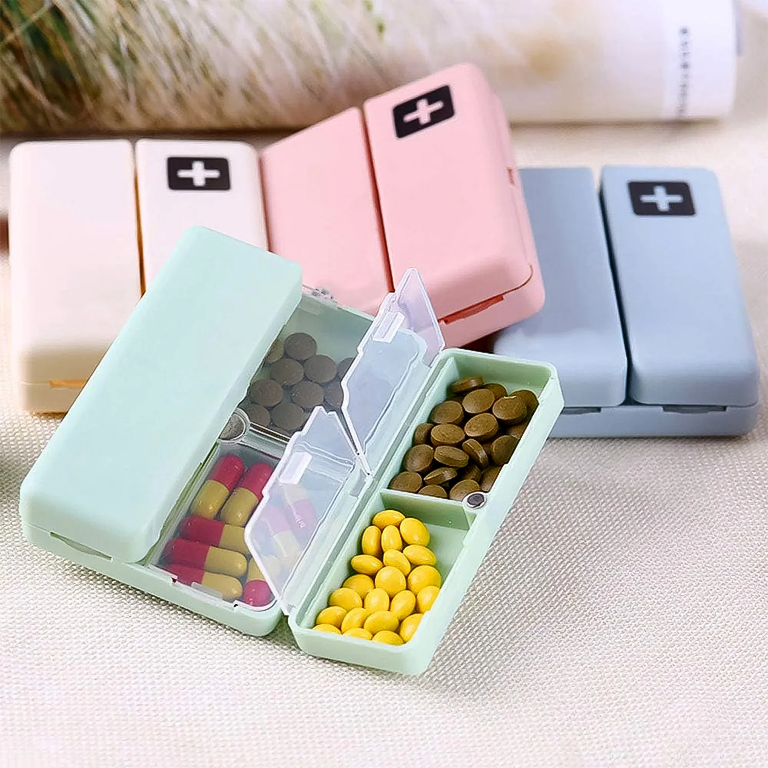 Magnetic Pill Organizer, 7 Compartments Portable Pill Case (1 Pc) - Image 3