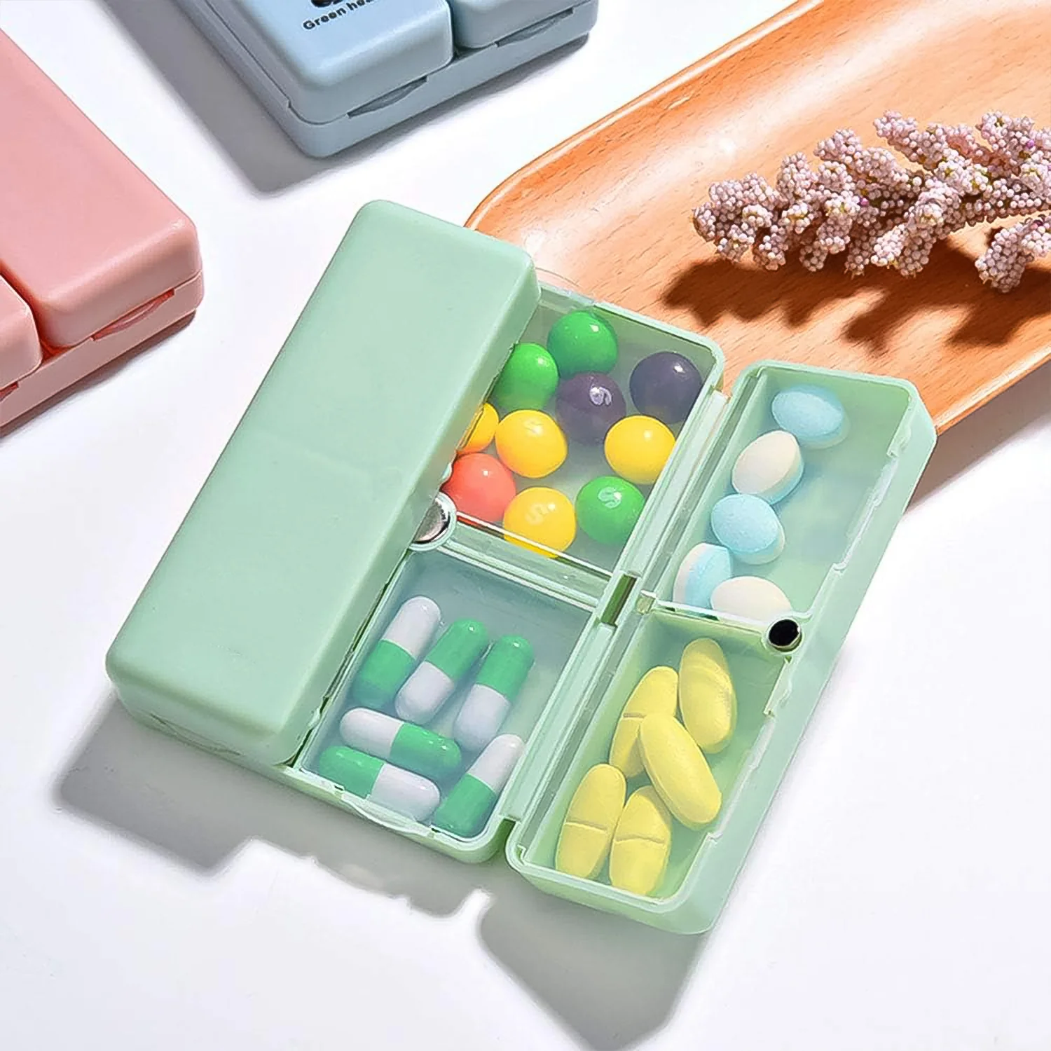 Magnetic Pill Organizer, 7 Compartments Portable Pill Case (1 Pc) - Image 6