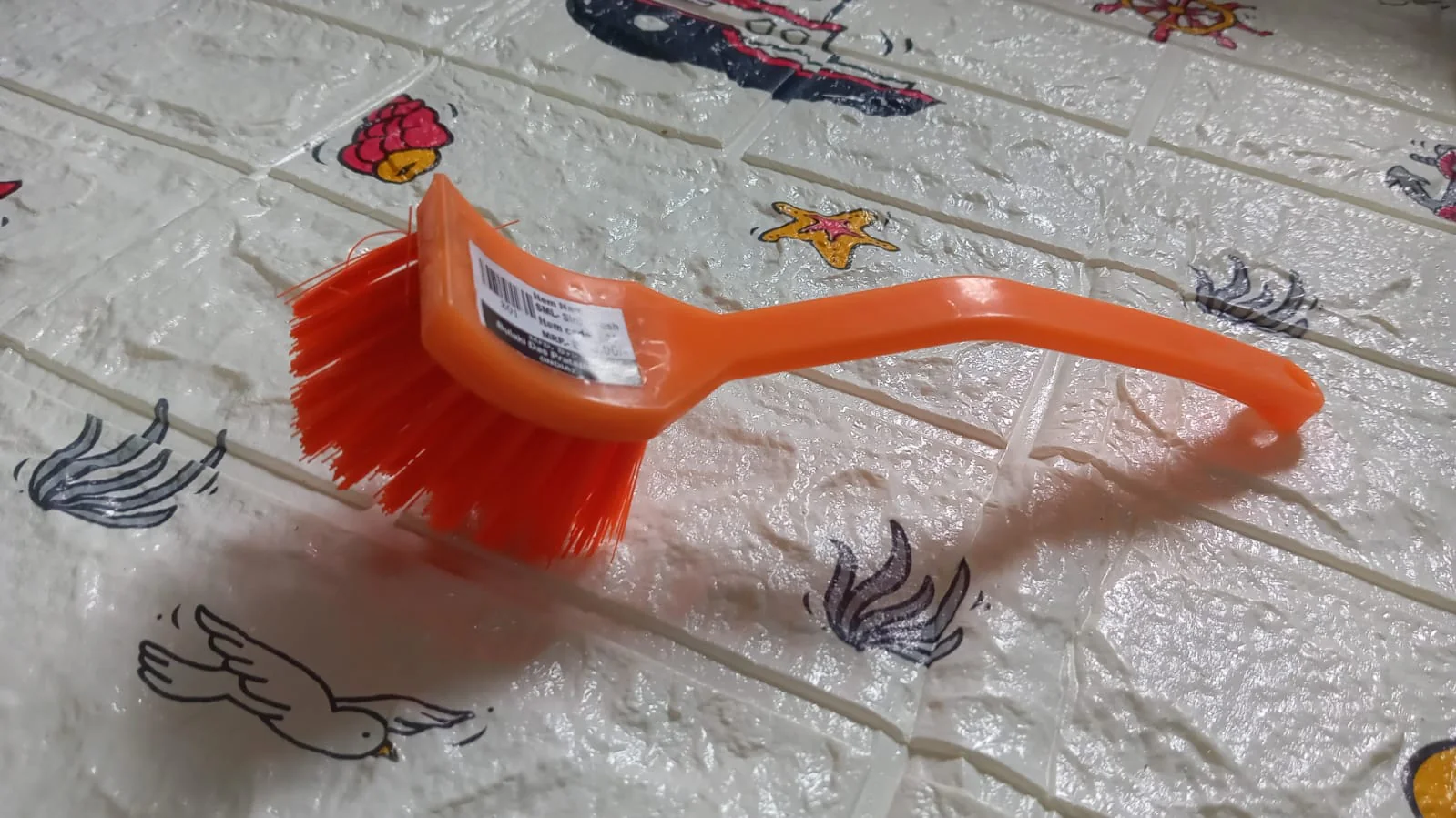 Plastic Wash Basin / Toilet Seat Cleaning Brush (Multicolour) - Image 10