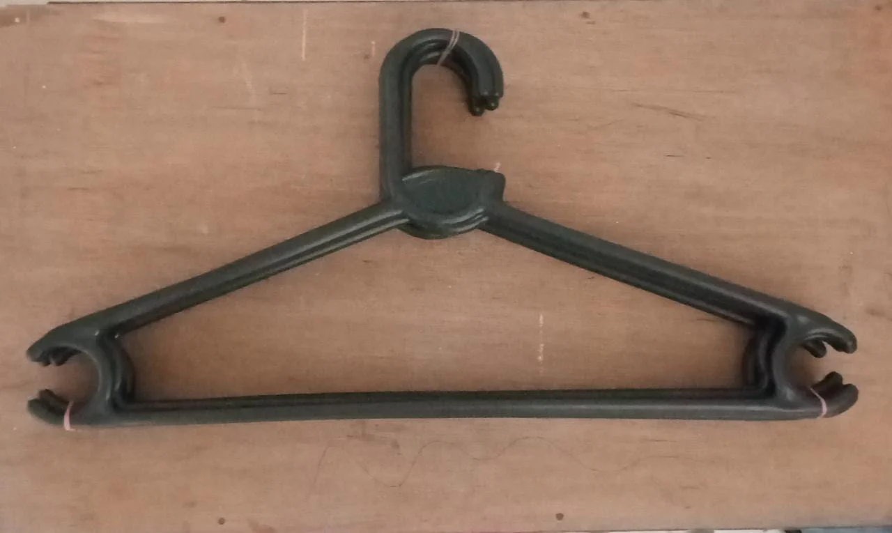 Plastic Clothes Hanger (Set of 6 Pieces) - Image 7