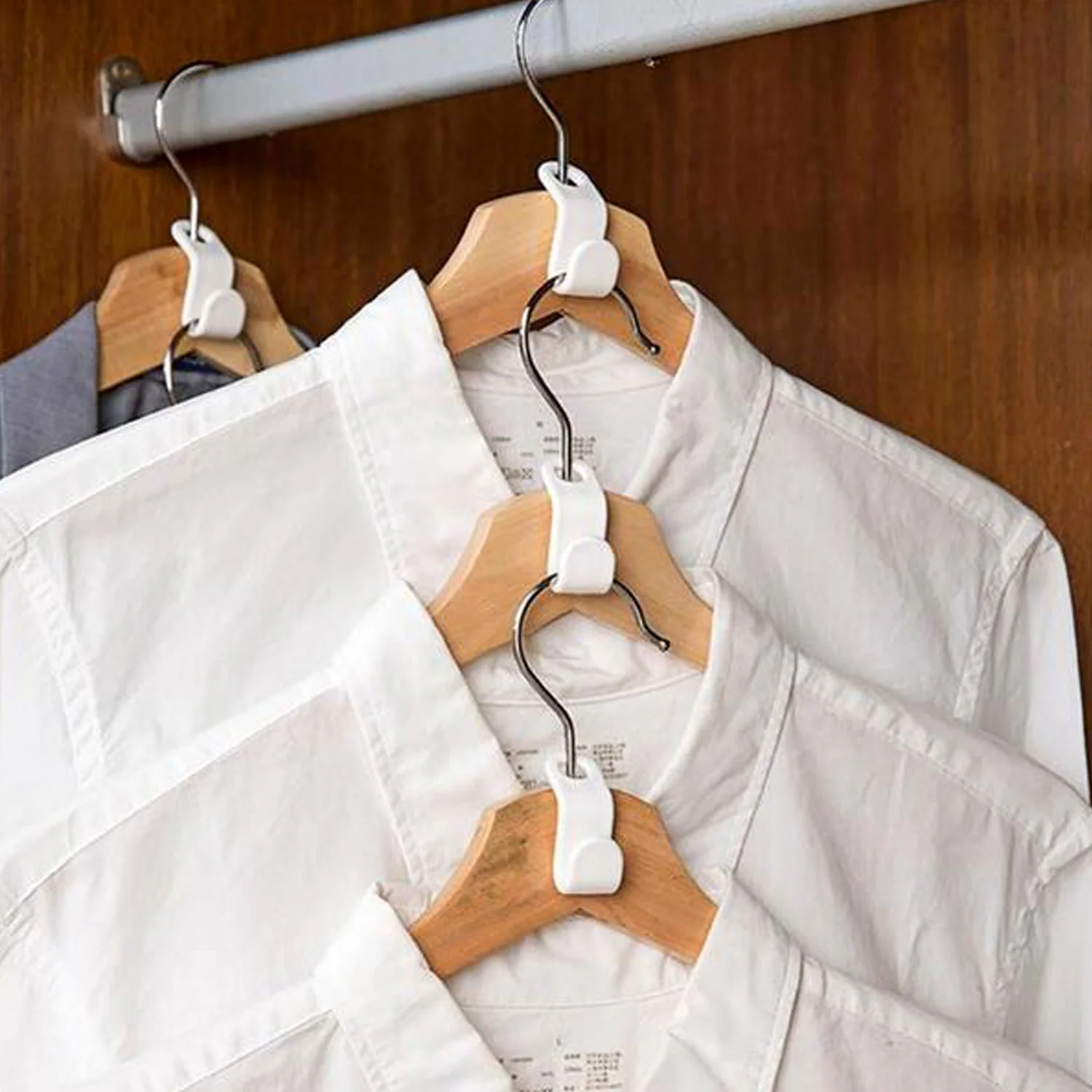 Plastic Clothes Hanger with Non-Slip Pad - Image 3