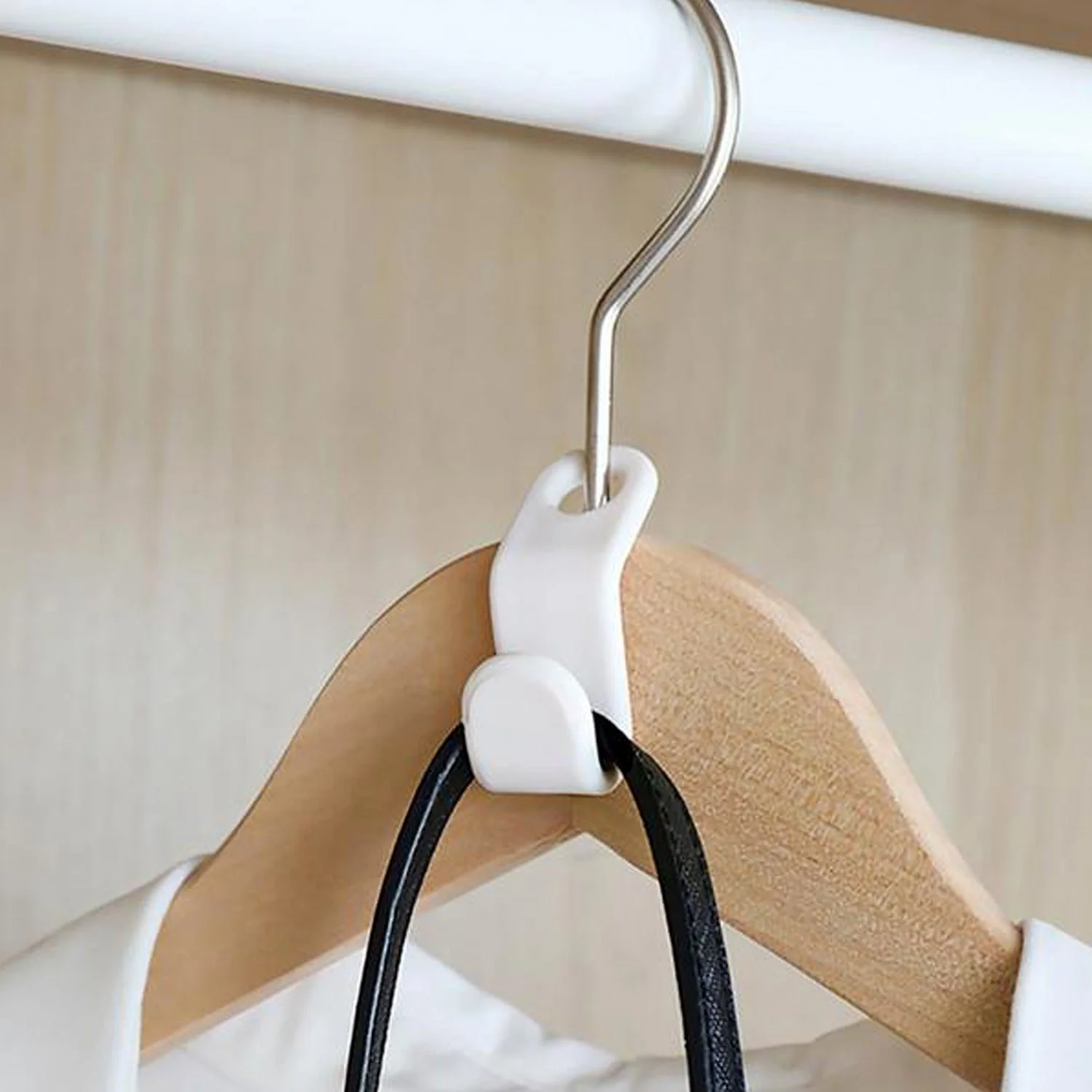 Plastic Clothes Hanger with Non-Slip Pad - Image 6