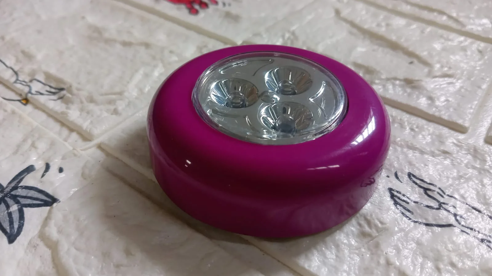 3 LED CORDLESS STICK TAP WARDROBE TOUCH LIGHT LAMP (1 Pc) - Image 8