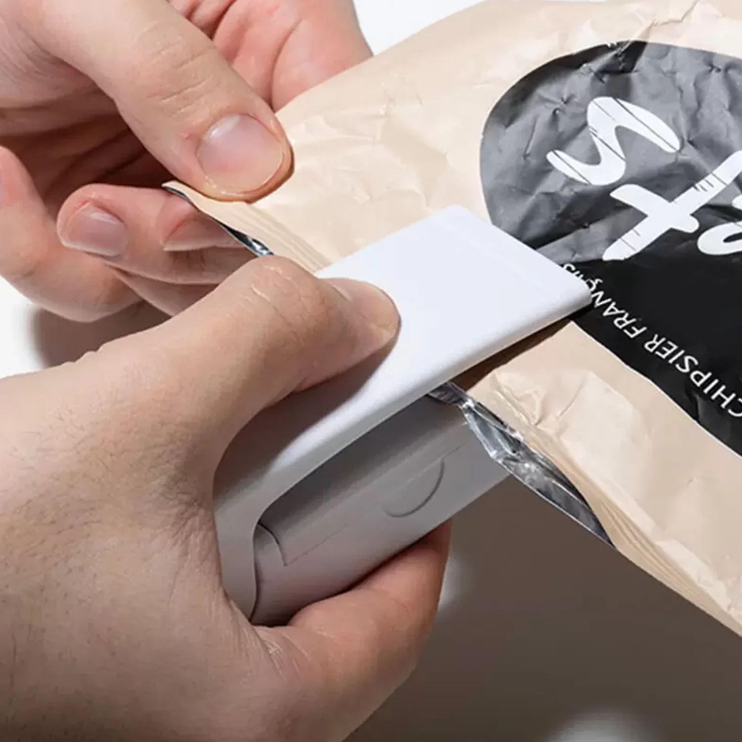 Portable Mini Heat Sealer Machine for Plastic Bags (1 Pc) - Image 4
