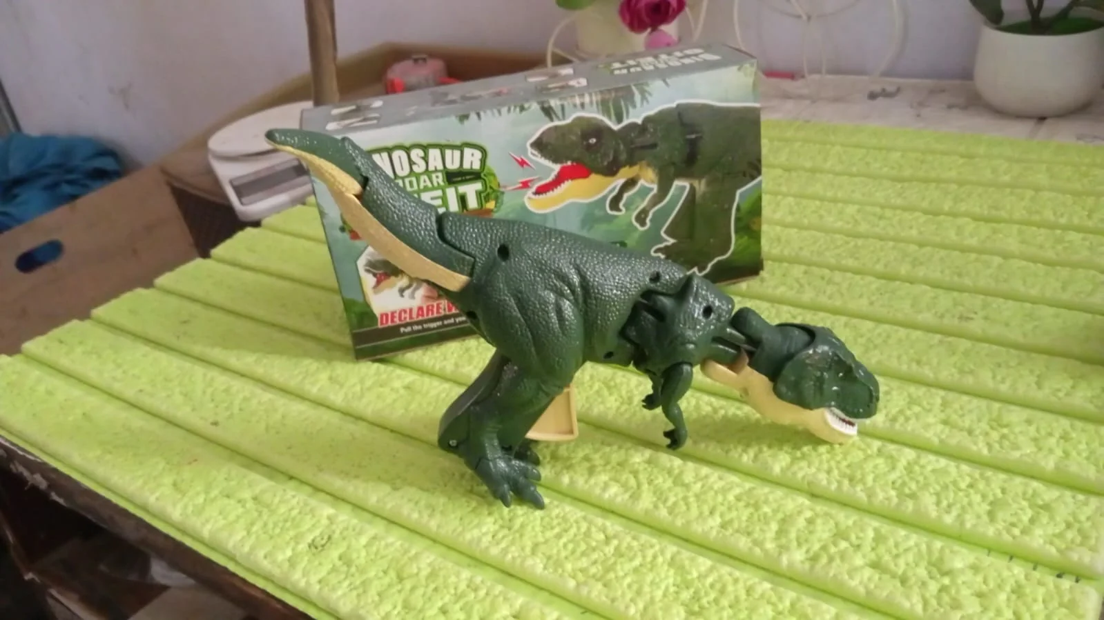 Dinosaur Roaring Toys Trigger Model with Sound Lighting Moving 3+ Years 1 Pc - Image 8
