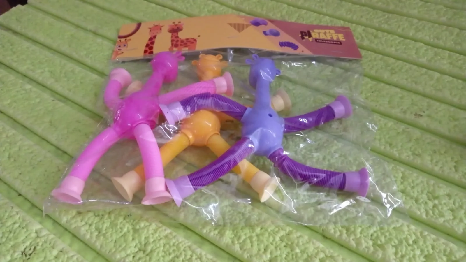 LED Telescopic Suction Cup Giraffe Toy (3 Pcs Set) - Image 8