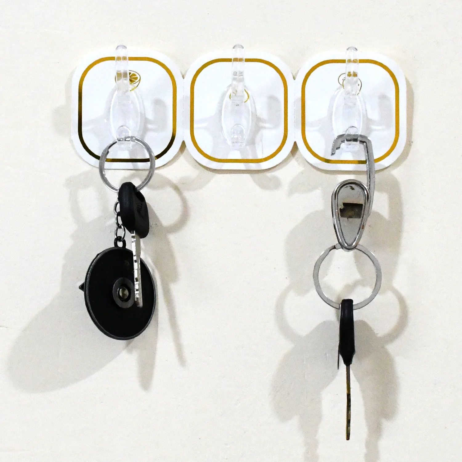 TRANSPARENT ADHESIVE WALL HOOK (6 PCS SET) - Image 3