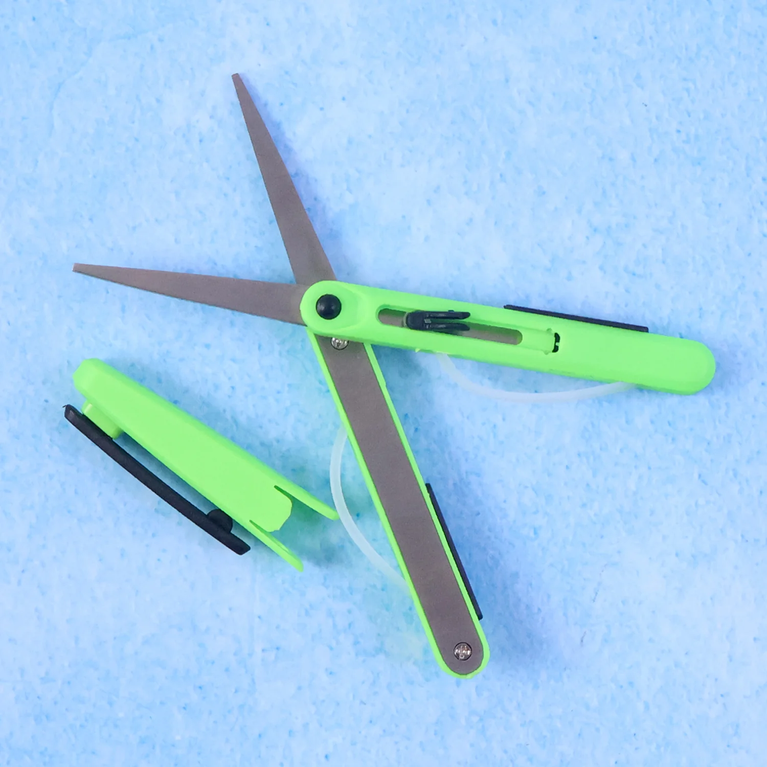 Pen Cut Compact Scissors in Pen Format, Pen-Style Portable Travel Scissors (1 Pc) - Image 4