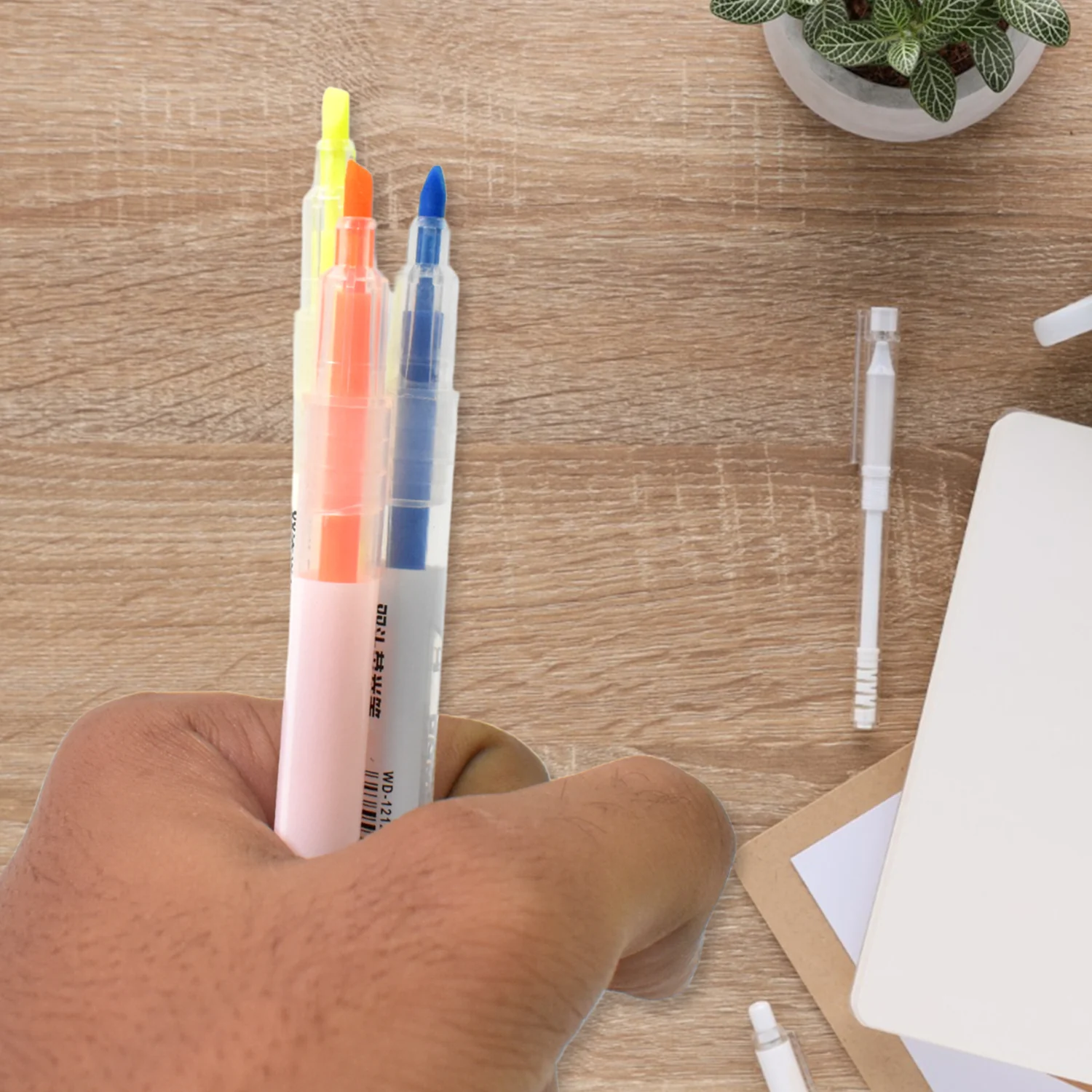 Dual-Headed Highlighter 3 Colors Double head Highlighter Pen (3 Pcs Set) - Image 4