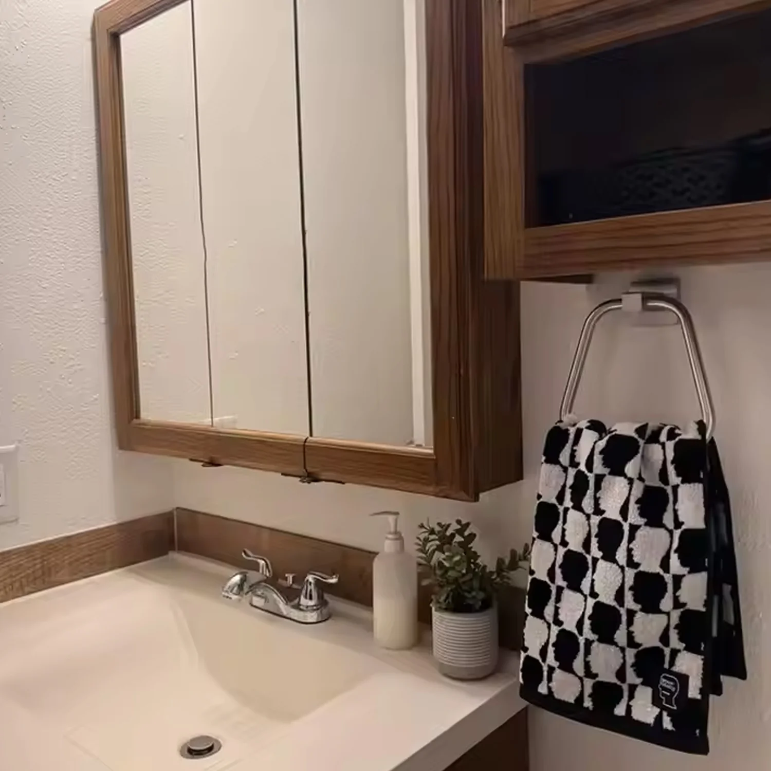 Unbreakable ABS Square Towel Ring Wall Mounted Stand / Holder (1 Pc) - Image 6