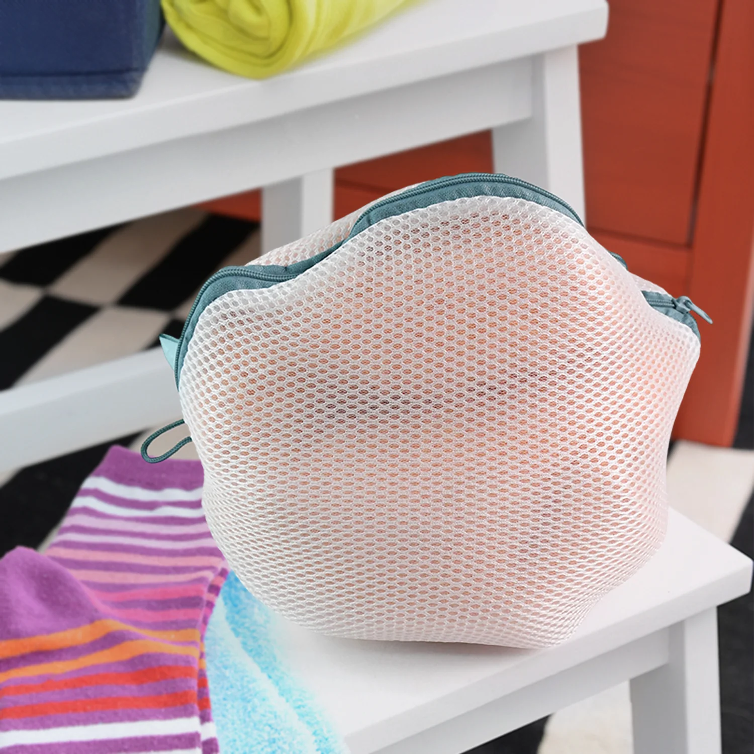 Round Mesh Bra Wash Bag with Zipper for Washing Machine (1 Pc / Mix Size & Design) - Image 3