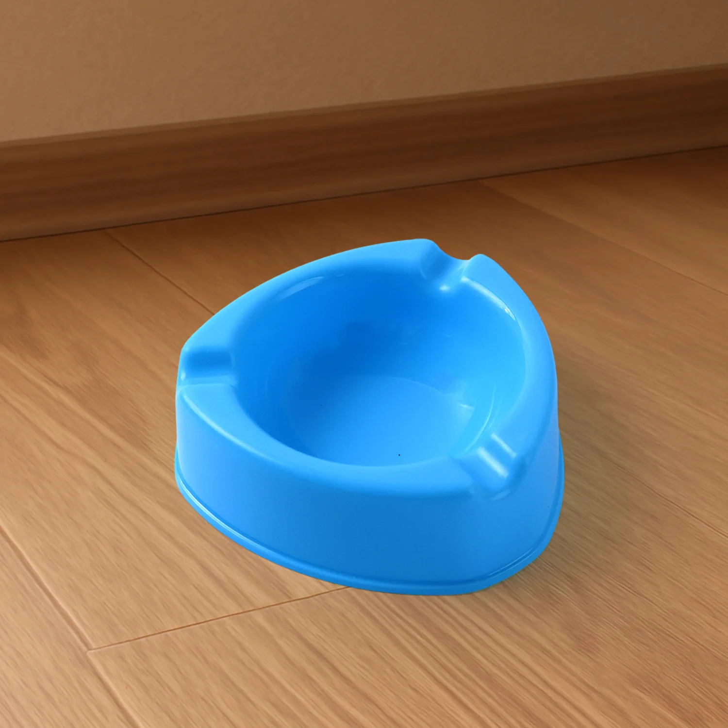 Oblivion Durable Plastic Ashtray with Wide Bowl and Triple Cigarette Holder Slots (1 Pc) - Image 3