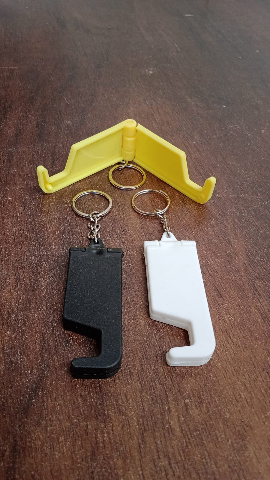 2 in 1 Plastic Keychain with Mobile Stand / Phone Holder (1 Pc / Multicolor) - Image 7