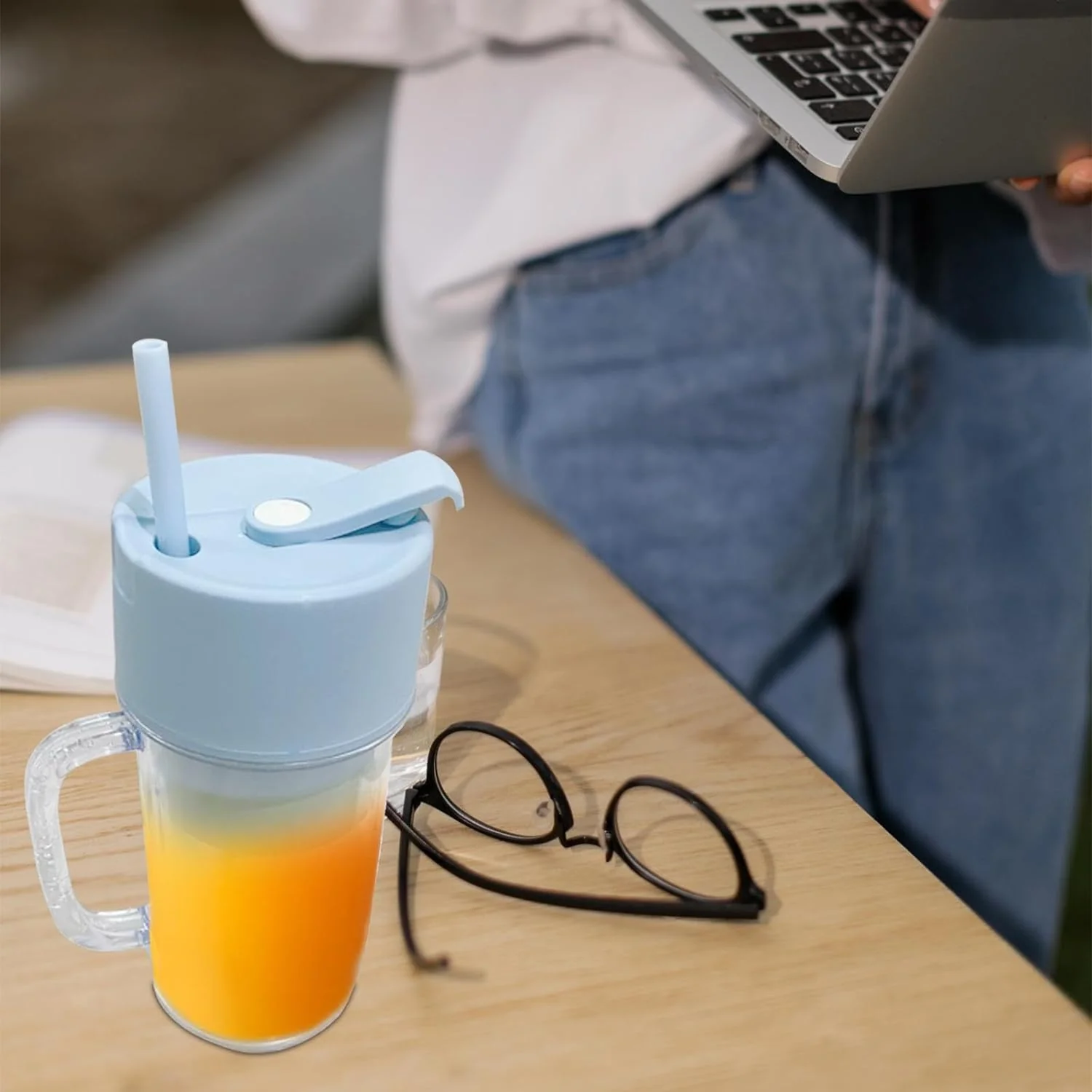 2 In1 Portable Crusher Juicer With Handle & Straw for Smoothie Sipper USB Rechargeable (340 ml) 6 Stainless Steel Blades Compact Juicer Mixer, Juicer Portable Fresh Juice Blender Portable Electric Juicer ( 340 ML ) - Image 5