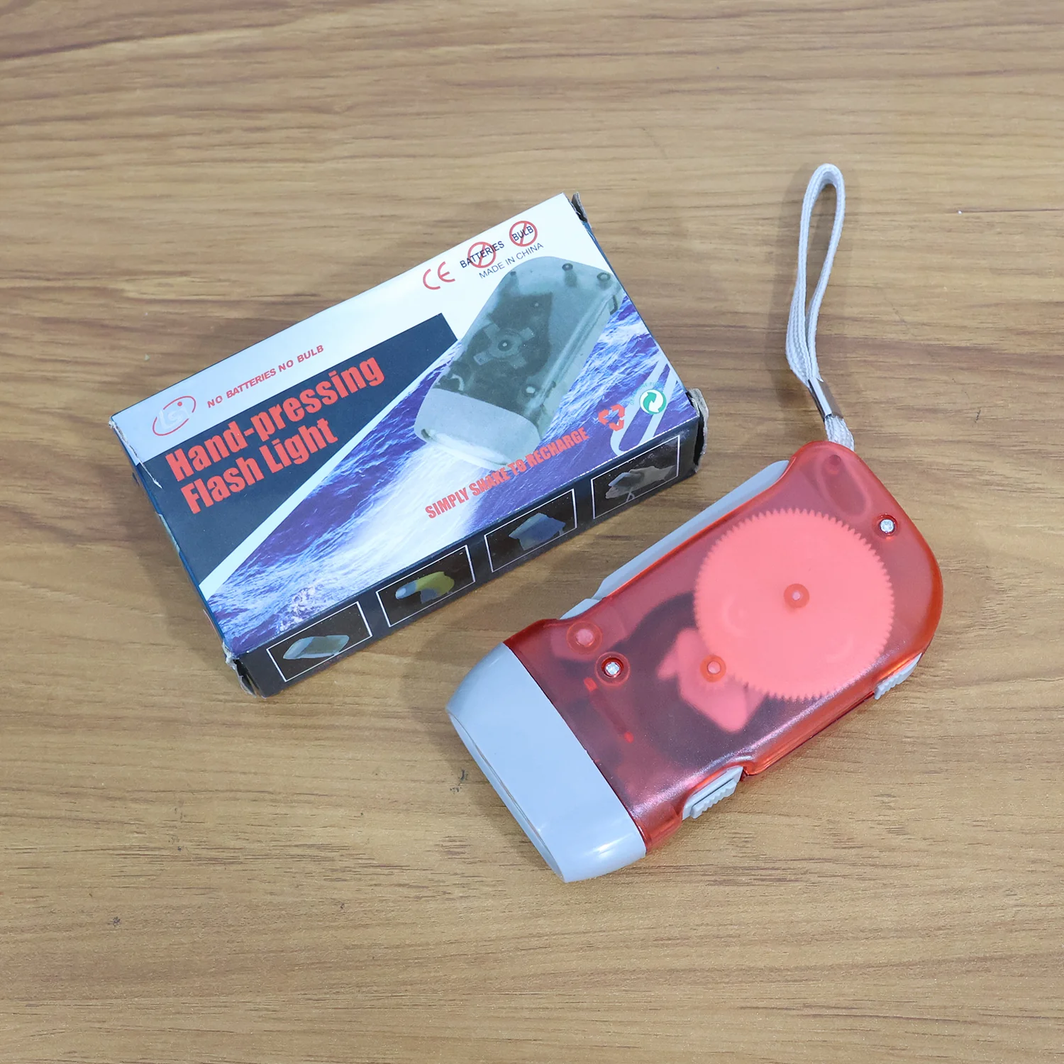 2-LED Hand Press Torch – Battery-Free Hand Crank Flashlight - Image 8