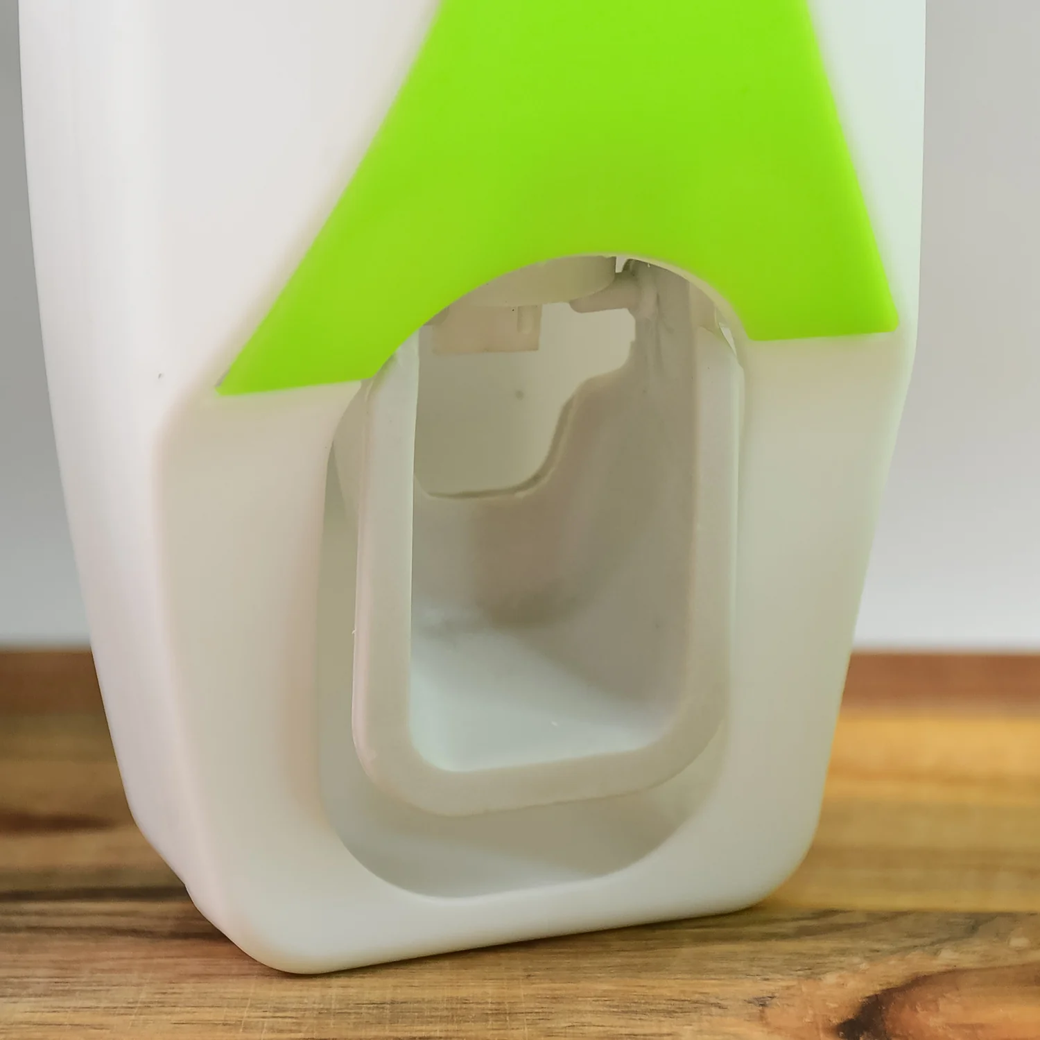 Toothpaste Dispenser & Tooth Brush with Toothbrush - Image 4