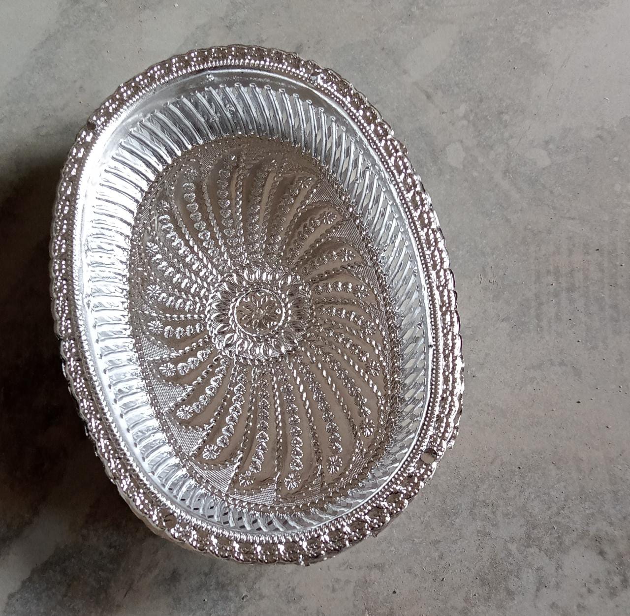 Multipurpose Royal Design Oval Silver Gift Tray - Image 5