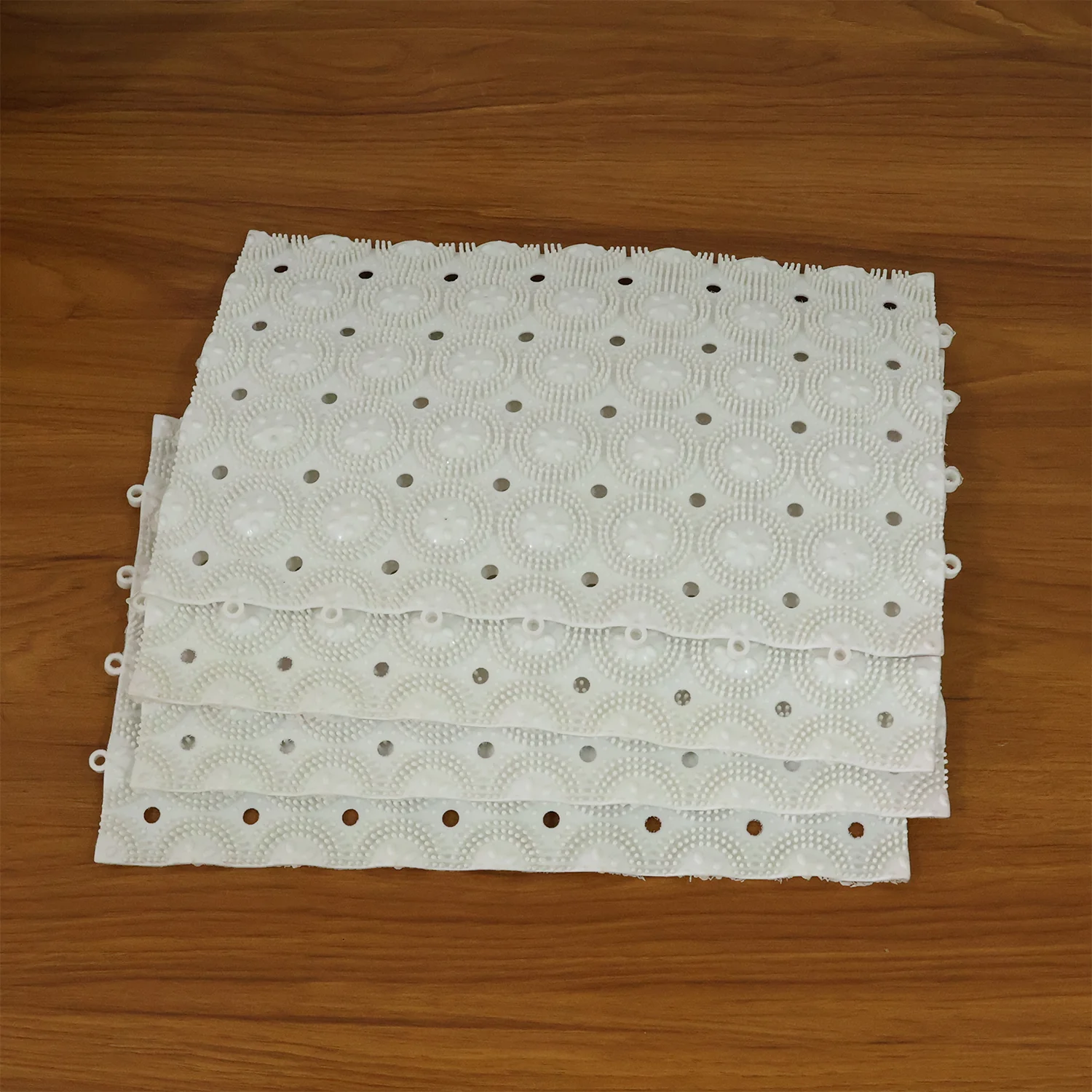 Anti-Slip Bathroom Massage Mat with Suction Cups (33 × 21 cm / 4 Pc) - Image 9