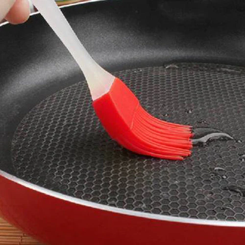 Spatula and Pastry Brush for Cake Decoration - Image 10