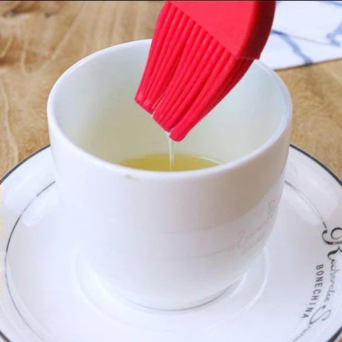 Spatula and Pastry Brush for Cake Decoration - Image 13