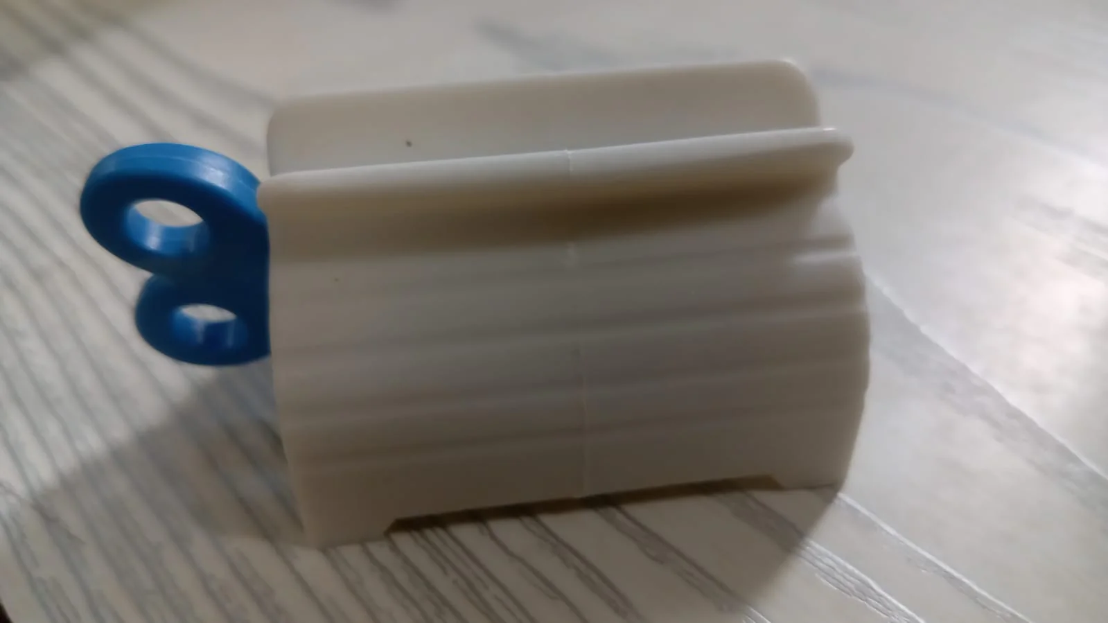 Rolling Tube Toothpaste Squeezer Toothpaste Seat Holder Stand - Image 10