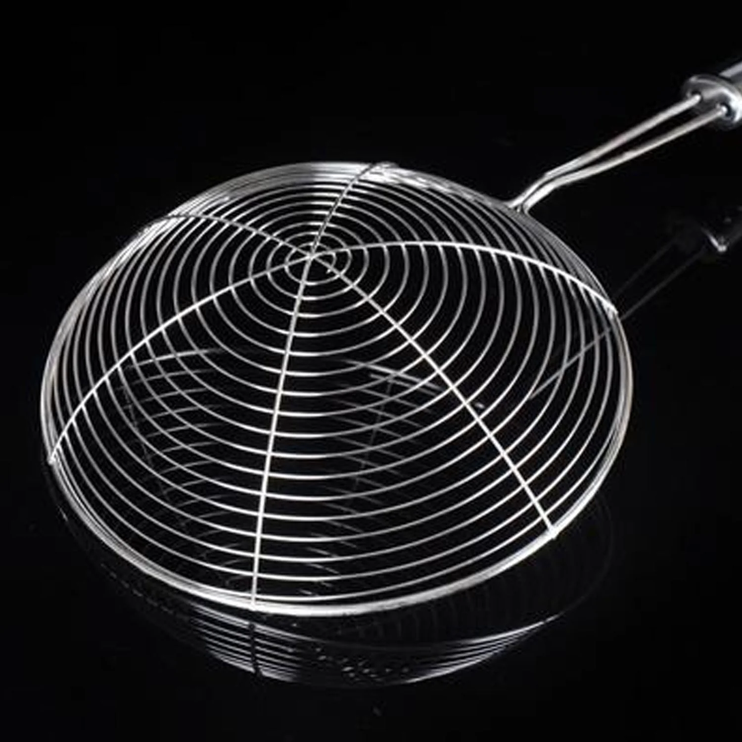 Large Oil Strainer Get Fried Food Stuffs Easily Without Any Problem And Damage - Image 3