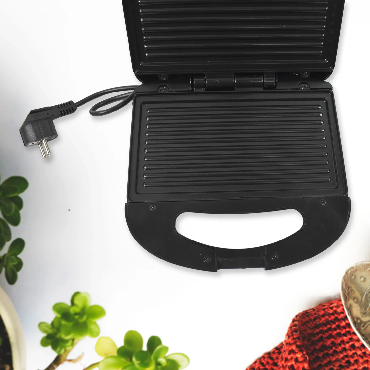 Sandwich Maker – Non-Stick Plates & Indicator Lights for Easy Home Cooking - Image 6