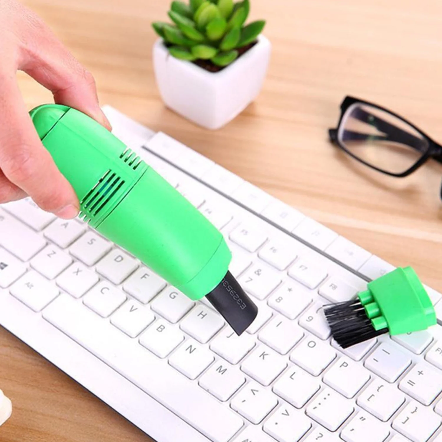 USB Mini Vacuum Cleaner for Computer & Car - Image 5