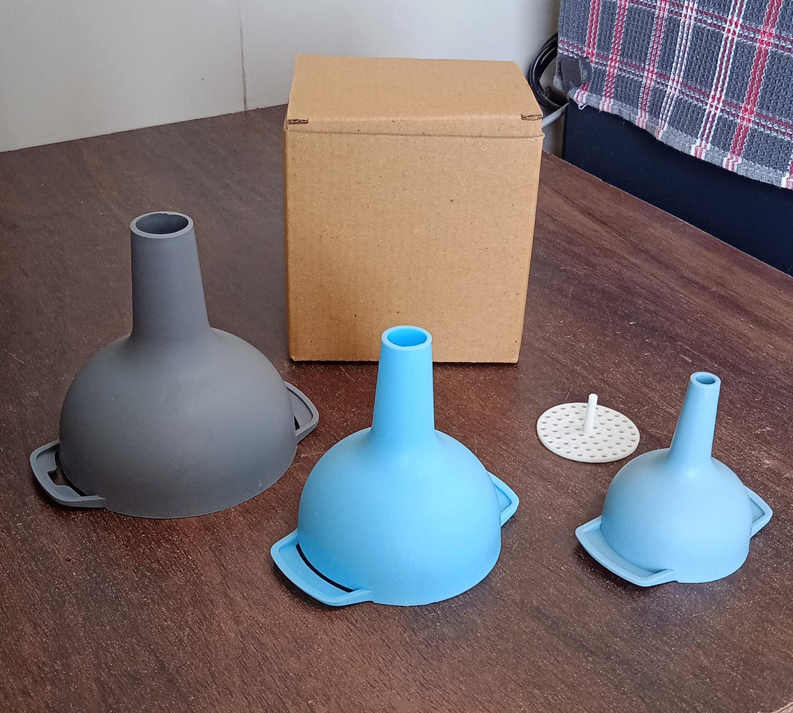 3 in 1 Kitchen Funnel Set of 3, Funnel for Filling Bottle, Small Canning Funnel with Handle, Food Grade Plastic Funnel with Detachable Strainer Filter for Liquid, Dry Ingredients, and Powder - Image 12
