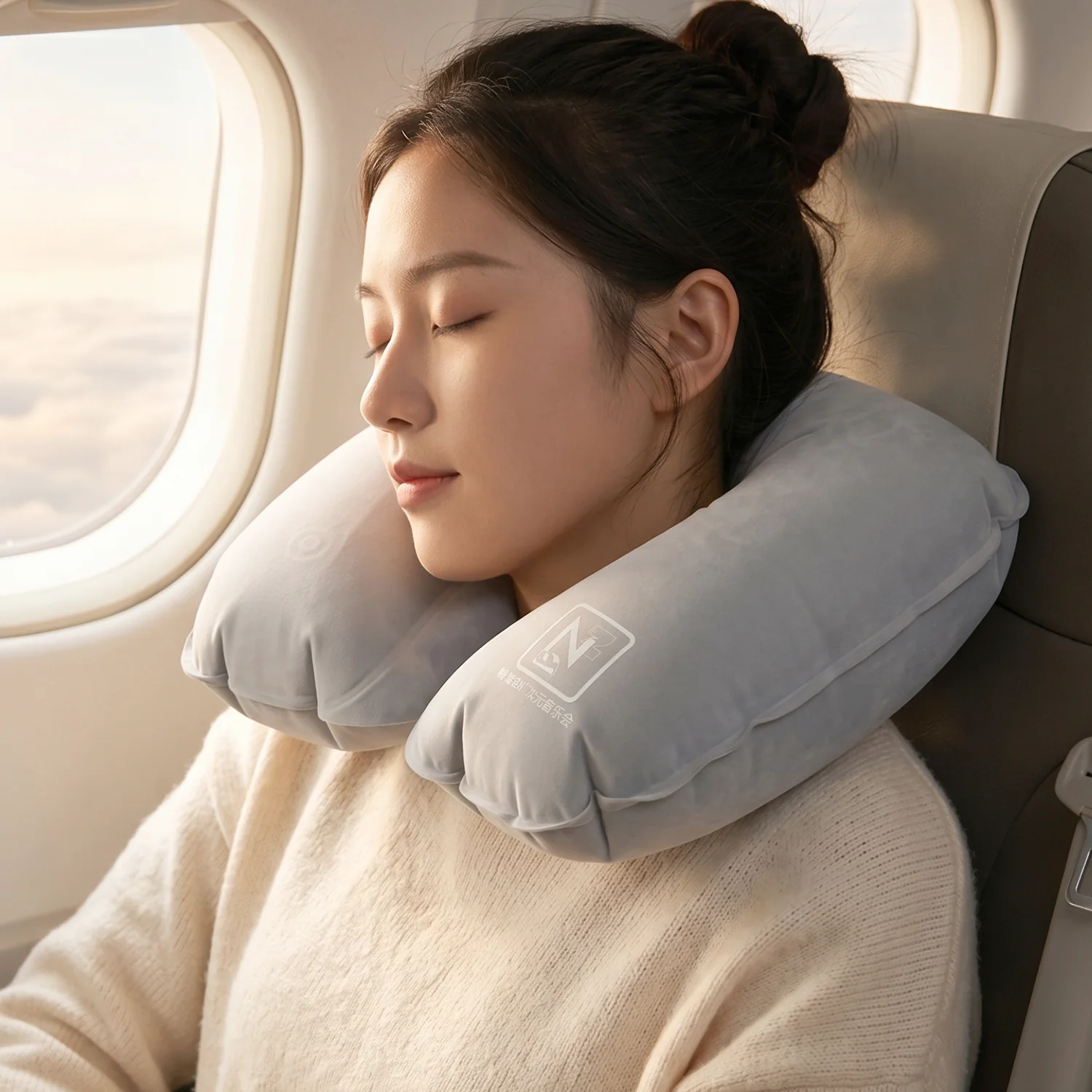 Best Travel Kit for Men & Women: Neck Pillow, Eye Mask & Earplugs - Image 7