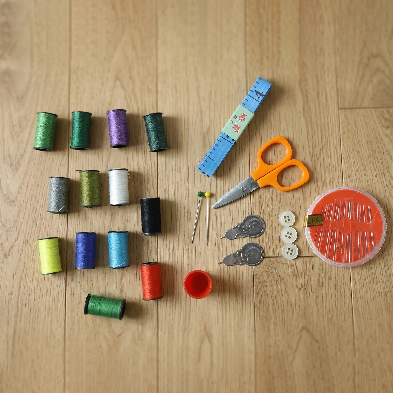 33 Pc Mini Sewing Kit with Zipper Case Portable Stitching Kit - Image 9