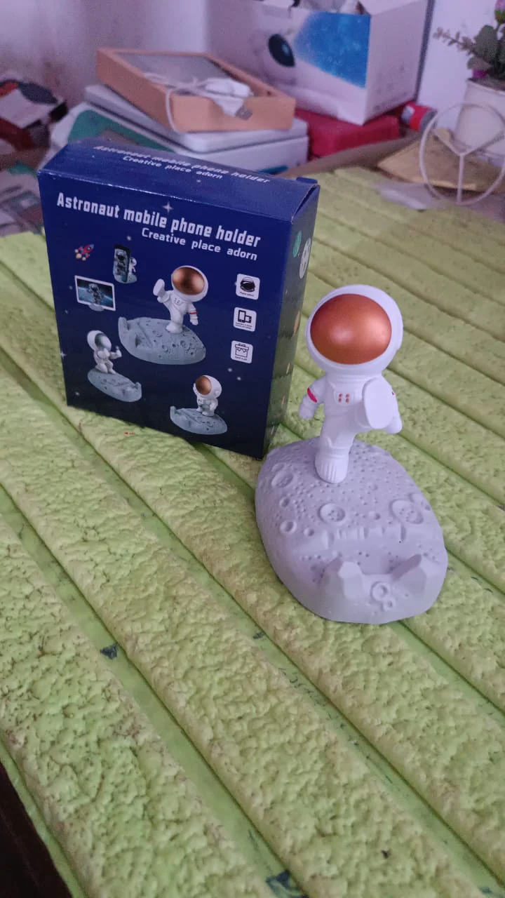Mobile Holder Astronaut Phone Stand Planet Creative Fun 3D Design (1 Pc / Mix Design) - Image 8