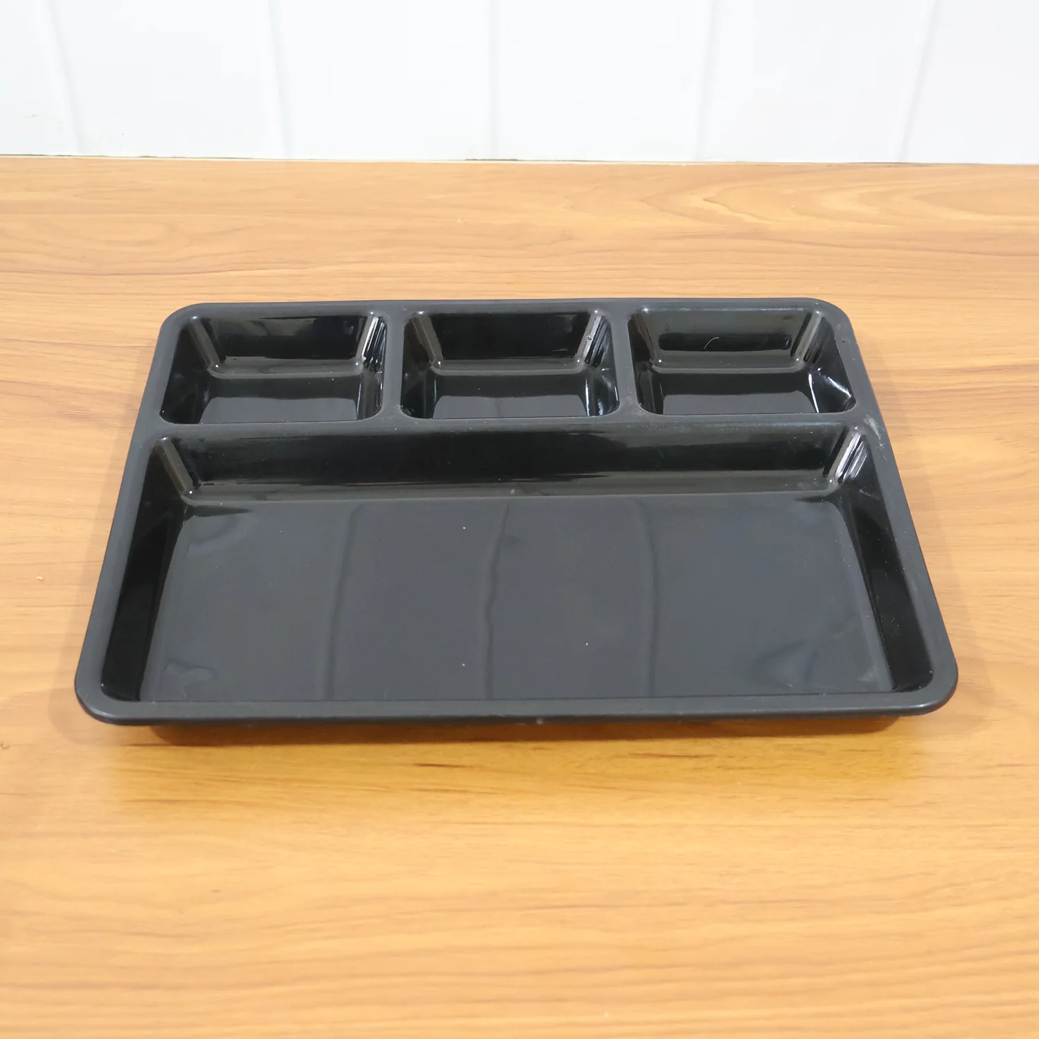 Plastic 4-Compartment Rectangular Meal Serving Tray – Sectioned Dining Plate (1 Pc) - Image 7