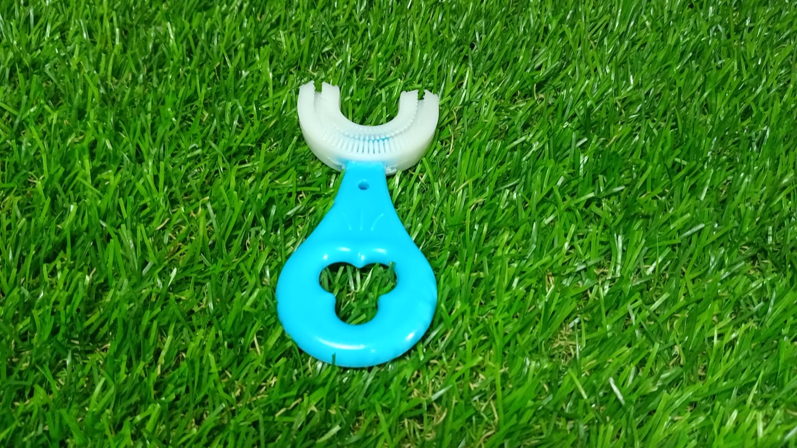 U-Shaped Kids Toothbrush (2–6 Years) with Ultra-Soft Food-Grade Silicone Head - Image 8