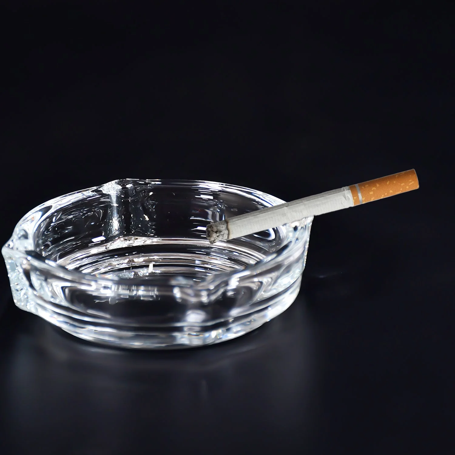 Brunswick Crystal Glass Ashtray for Home & Office - Image 3