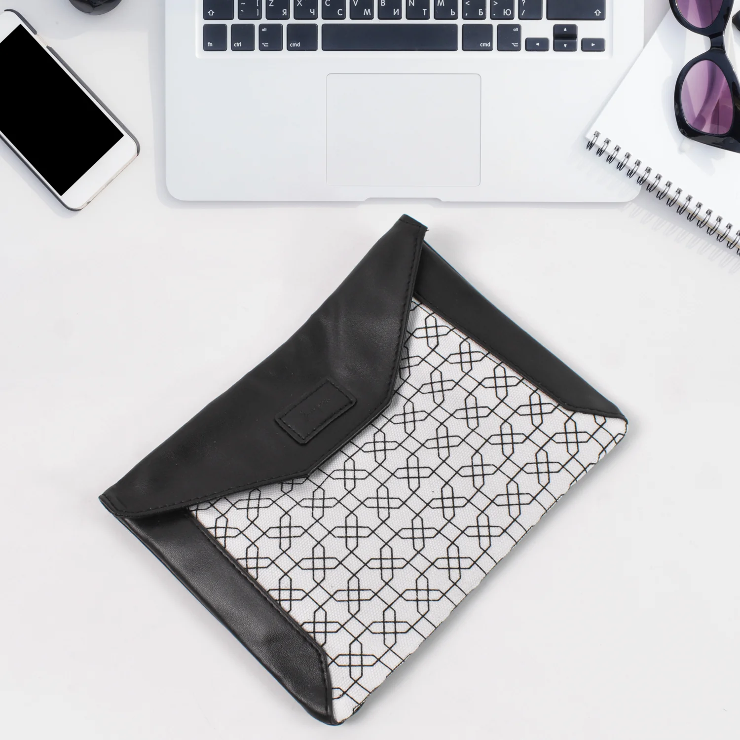 Multipurpose Pouch With Magnetic Lock(1 Pc / 19×14 Cm) - Image 5