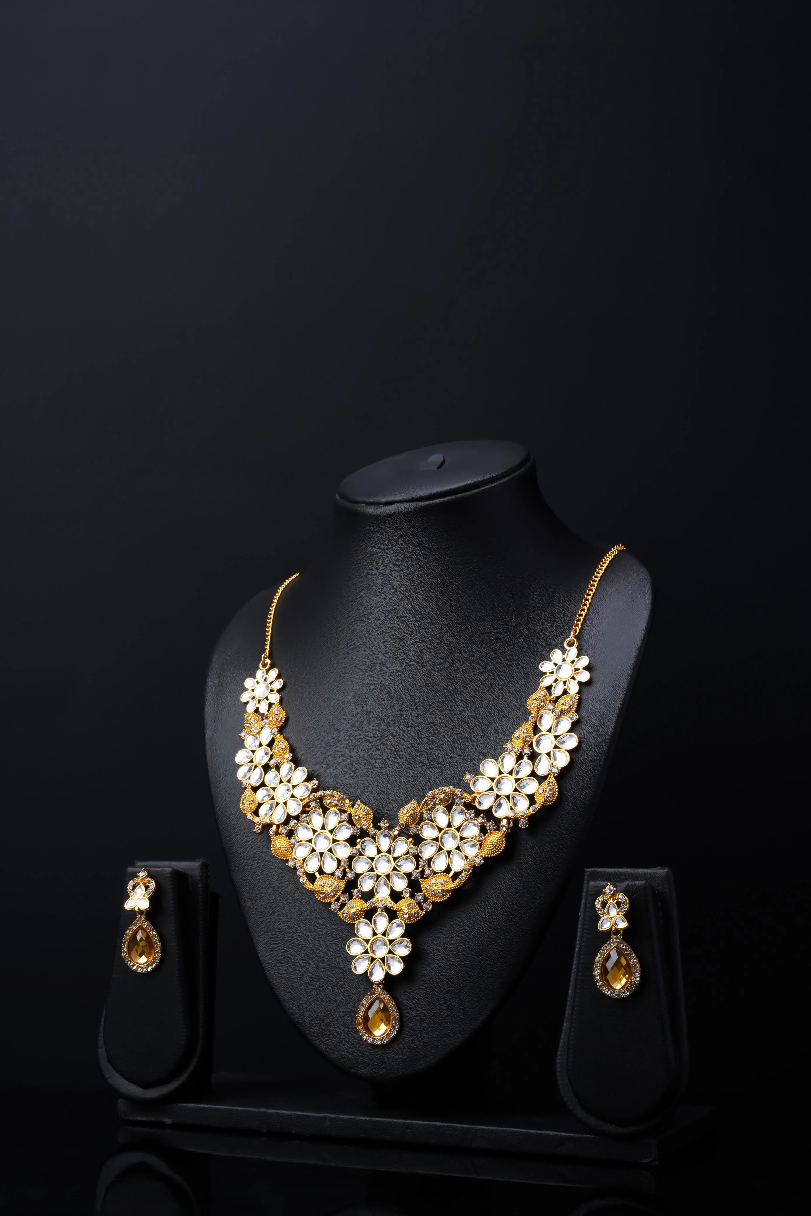 Beautiful Flower Design Necklace Set with Earrings - Elegant Floral Jewelry - Image 3