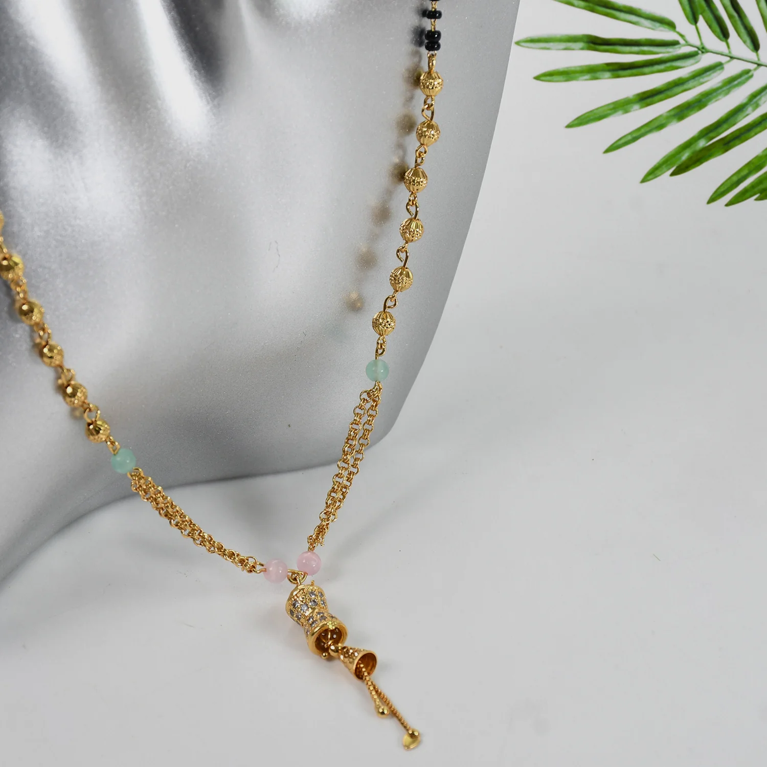 Timeless Elegance Women's Necklace - Image 2