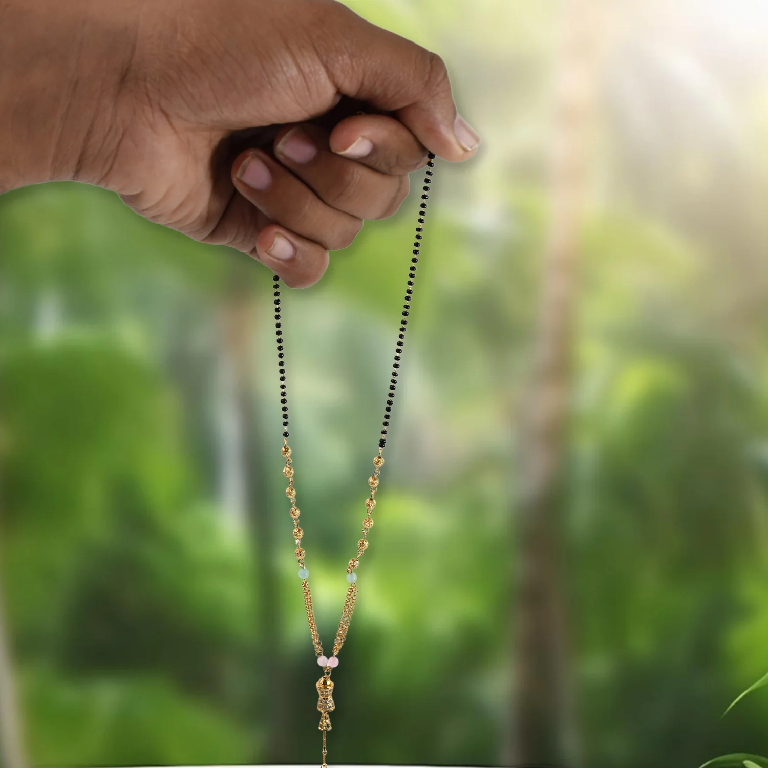 Timeless Elegance Women's Necklace - Image 3