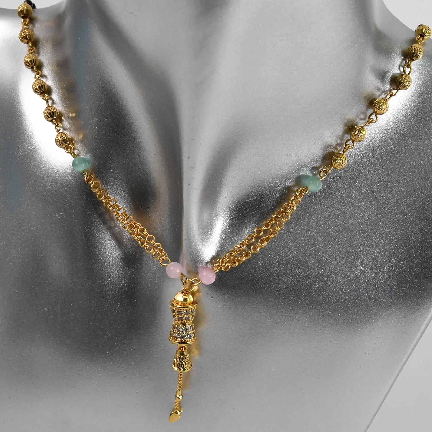 Timeless Elegance Women's Necklace - Image 4