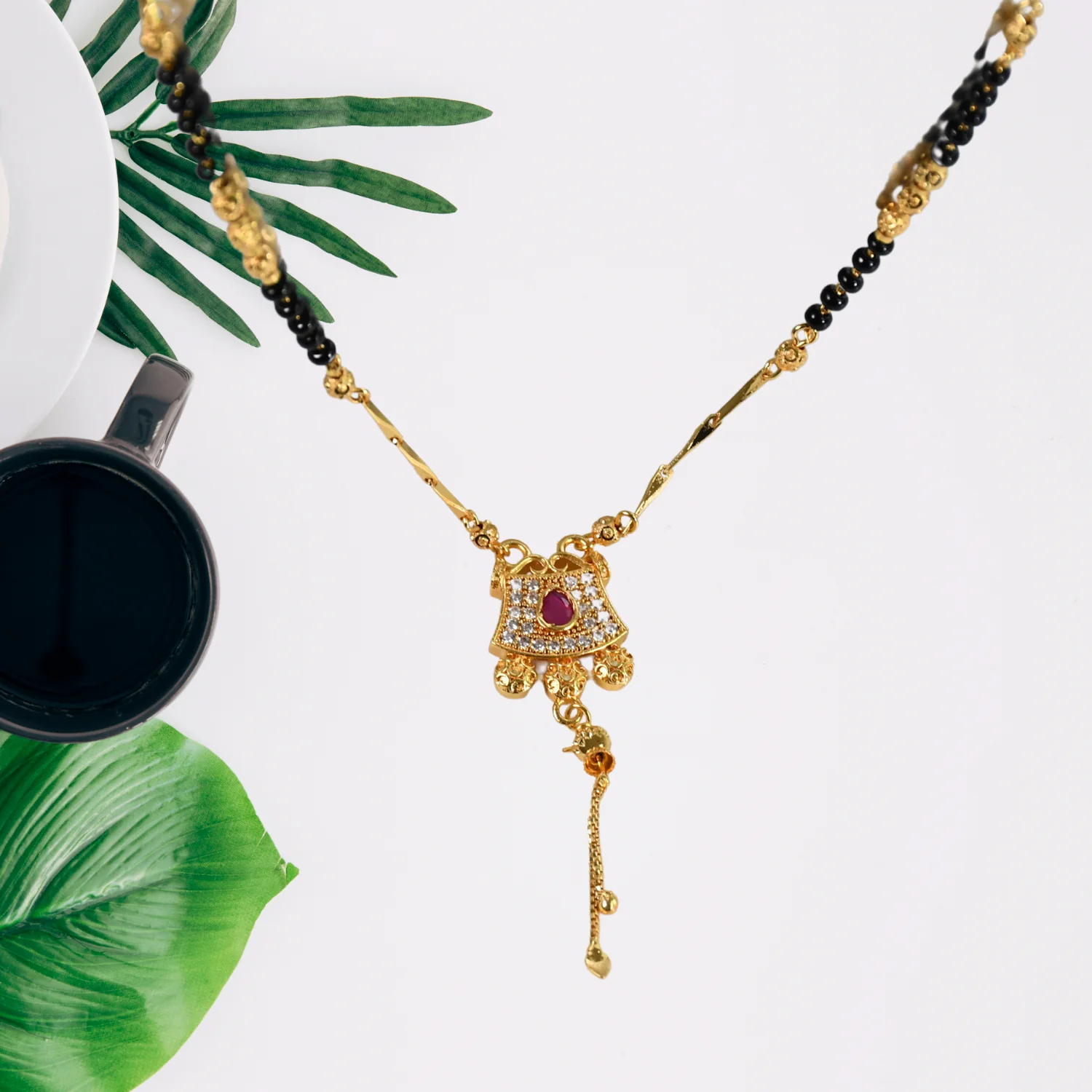 Effortless Style Women's Pendant Necklace - Image 2